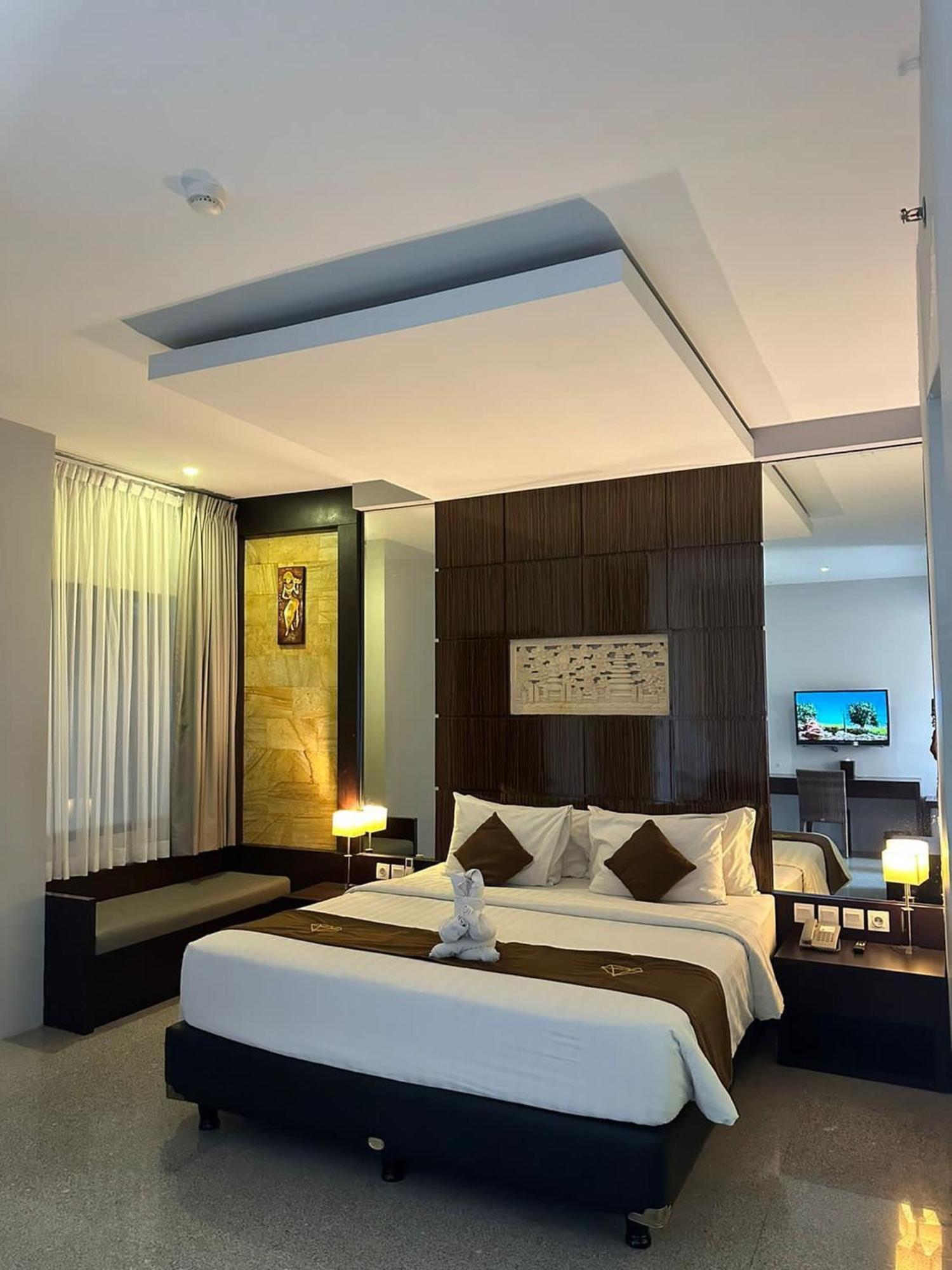 Famous Kuta Formerly Permata Kuta होटल 4*