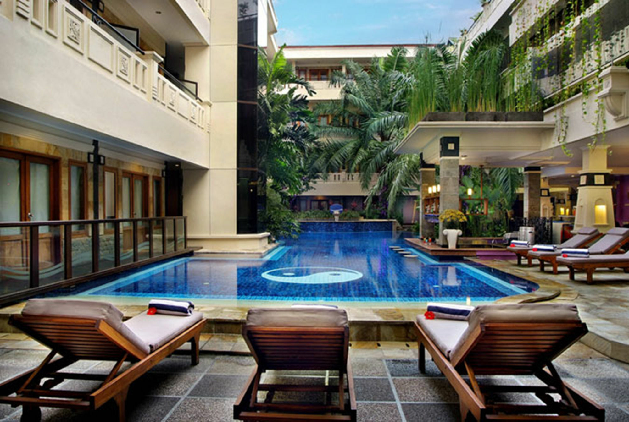 Famous Kuta Formerly Permata Kuta होटल 4*
